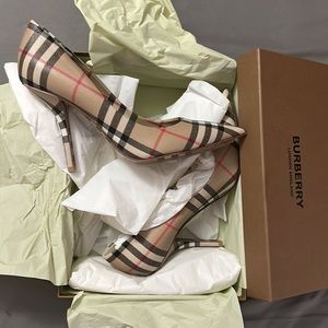 Burberry check point toe pumps brand new in box